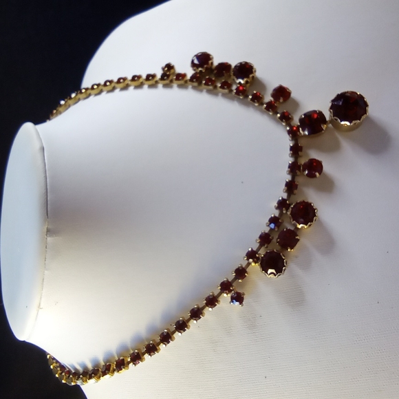 Vintage Deep Red Rhinestones Necklace in Gold - Picture 4 of 12